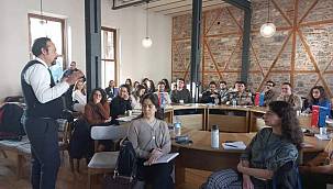 Genç elçiler İzmir'in geleceği için proje üretiyor 