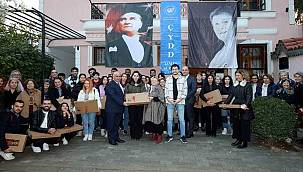 İyilik Peşinde Koşan İZSİAD gençleri bilgisayarla buluşturdu