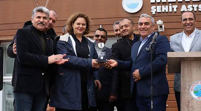 İzmir Büyükşehir Belediyesi'ne çifte ödül 