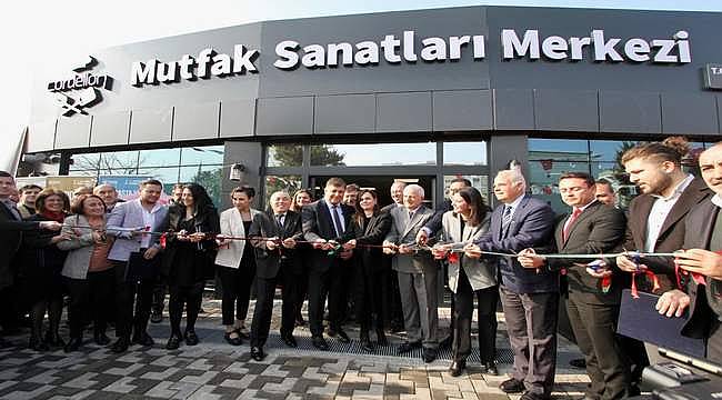 Karşıyaka'nın yeni gözdesi kapılarını açtı! 