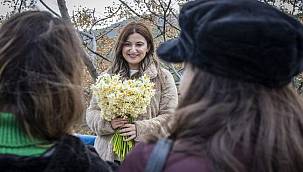 Kokuyu duyan Karaburun'a akın etti 