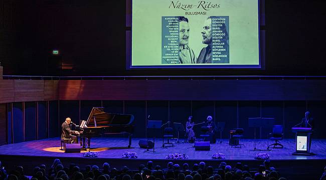 Nazım Hikmet ile Yannis Ritsos İzmir'de şiir ve şarkılarla anıldı 