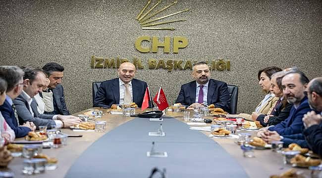 Başkan Soyer, CHP İzmir İl Başkanlığı'nı ziyaret etti 