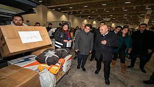 Başkan Soyer yardımların toplandığı Fuar İzmir'i ziyaret etti 