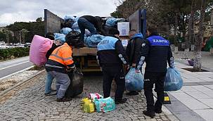 FOÇA'DA DEPREM BÖLGESİ İÇİN YARDIMLAR TOPLANDI