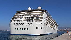 2023'ün ilk kruvaziyer gemisi İzmir Limanı'nda 