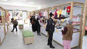 Bayraklı'da kadının emek dünyası stantları yenilendi 