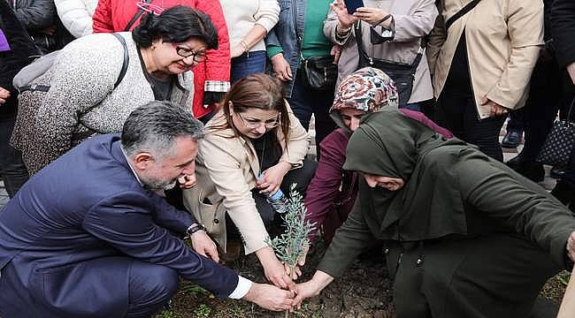 CHP Bayraklı, kadınlar anısına fidan dikti 