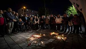 Depremde yitirilen canlar için İzmir'den "sessiz çığlık" yükseldi 