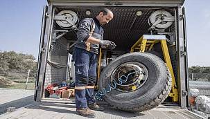 İzmir Büyükşehir Belediyesi ekipleri, araçları yolda bırakmıyor 