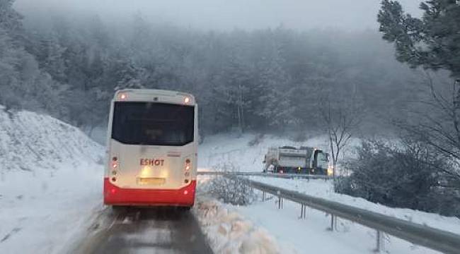 İzmir Büyükşehir Belediyesi ekipleri karla mücadele için sahada 