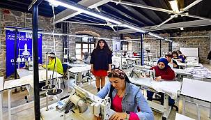 İzmir Büyükşehir Belediyesi yaraları dayanışmayla sarmaya devam ediyor