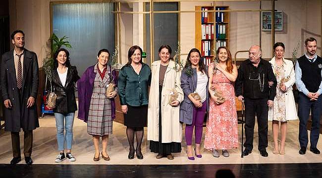 İzmir Şehir Tiyatroları ile İzmir Kent Konseyi depremzede kadınlar için ele ele verdi 