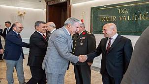 Başkan Soyer valilikteki bayramlaşma törenine katıldı 