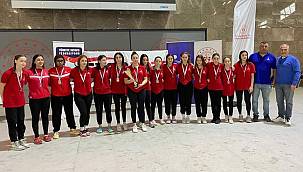 İzmir'e sutopunda çifte kupa 