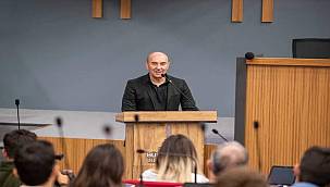 İzmir Gençlik Belediyesi Meclisi ilk toplantısını yaptı 