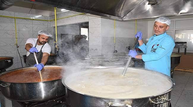Menemen Belediyesi Aşevi'nden Her Gün 10 Bin Sıcak Yemek 