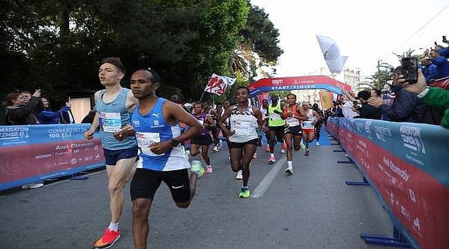 Maraton İzmir 100'üncü yıl onuruna koşuldu 