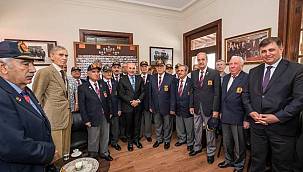 Soyer, gazi ve şehit ailelerini ziyaret etti: "Bizim asli meselemiz sizlere sahip çıkma