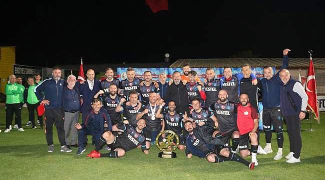 TMVFL Türkiye Şampiyonu Maçka Belediye Veteranlar oldu 