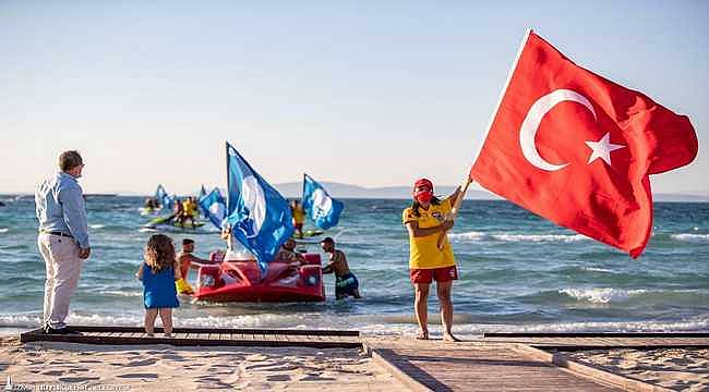 İzmir'de 41 halk plajının 40'ında Mavi Bayrak dalgalanıyor 