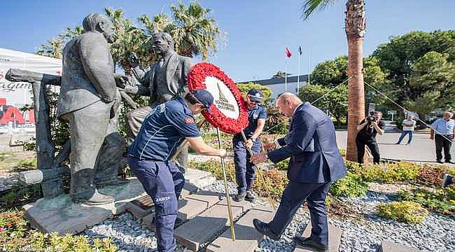 Başkan Soyer'den Ata'ya ve İnönü'ye saygı çelengi 