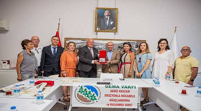 Başkan Soyer'e GEMA Vakfı'ndan plaket 