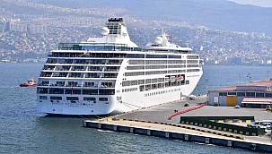 Bu yılın 10'uncu kruvaziyer gemisi de İzmir'e yanaştı 