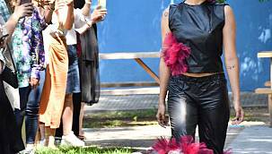 Egeli genç modacıların tasarımları "ShowVerse" temalı defile ile sergilendi 