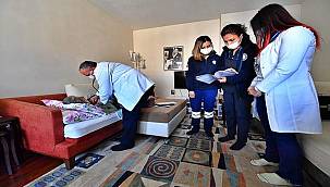 Eşrefpaşa Hastanesi'nin evde bakım ekipleri 18 bin kişiye derman oldu 