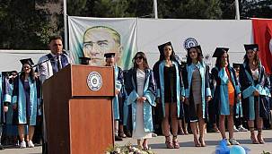 EÜ Edebiyat Fakültesinde 42'nci dönem mezunları kep attı