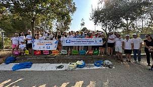 İzmir'de gençlerden deniz çöpü izleme etkinliği 