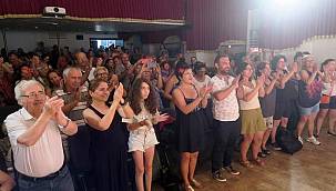 ''Lütfen Kızımla Evlenir Misiniz'' tiyatroseverlerden tam not aldı 