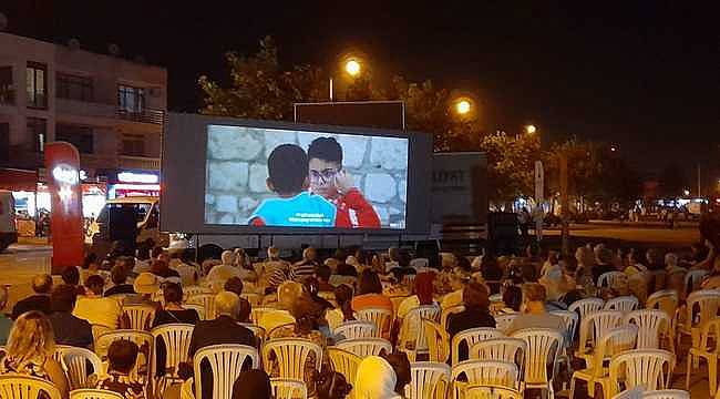 Açık havada sinema keyfi devam ediyor