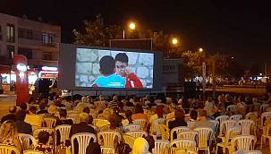 Açık havada sinema keyfi devam ediyor