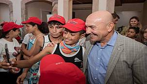 Adıyamanlı depremzede çocuklardan Başkan Soyer'e teşekkür 