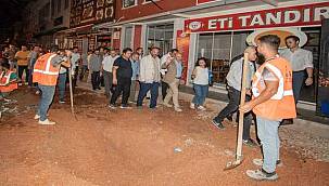 Başkan Soyer, Kemeraltı'ndaki gece çalışmalarını inceledi 