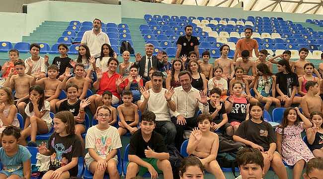 Ege Üniversitesi Spor Kulübü 7'den 70'e herkesi yüzmeye teşvik ediyor 