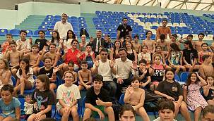 Ege Üniversitesi Spor Kulübü 7'den 70'e herkesi yüzmeye teşvik ediyor 