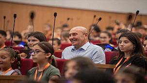 İzmir Büyükşehir Belediyesi çocukların güçlü fikirleriyle yönetilecek 