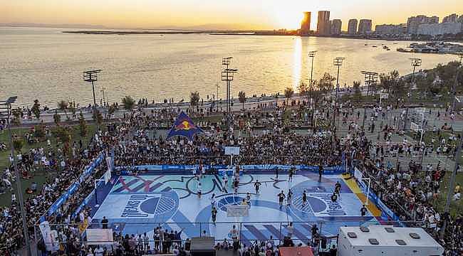İzmir'de basketbol tutkunları smaç gösterisinde buluştu 