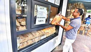 İzmir'de Halk Ekmek büyük ilgi görüyor