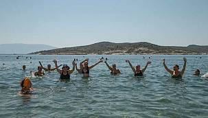 Konaklı kadınlar Foça'da denizle buluşuyor