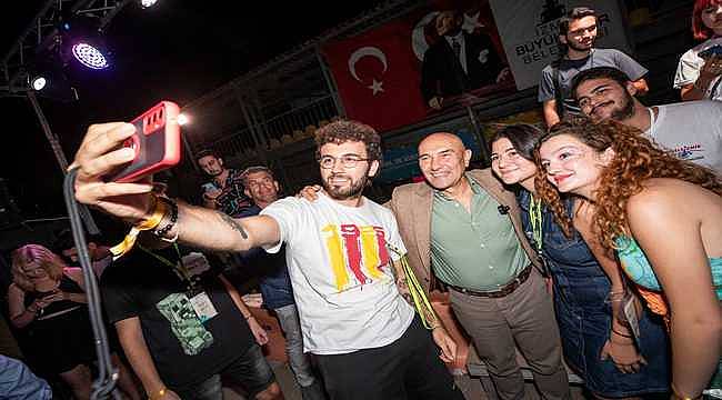 Başkan Soyer "Genç İzmir" kampında gençlere seslendi: "Siyasetten uzak durmayın"