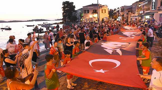 Foça'daki 30 Ağustos Zafer Bayramı kutlamaları büyük coşkuya sahne oldu