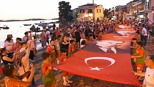 Foça'daki 30 Ağustos Zafer Bayramı kutlamaları büyük coşkuya sahne oldu 