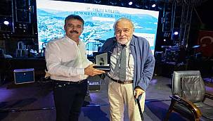 İlber Ortaylı ve Funda Arar Dikili'yi Salladı 