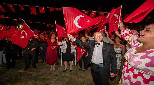 İzmir'de kurtuluş kutlamaları resepsiyonla başladı 