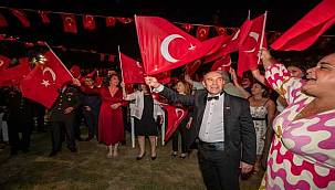 İzmir'de kurtuluş kutlamaları resepsiyonla başladı 