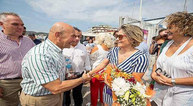 İzmir-Midilli seferleri sezonu dostluk mesajlarıyla kapattı 